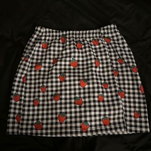 strawberry checker mini skirt size medium